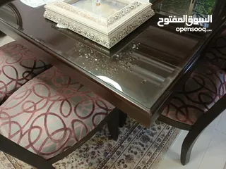  1 طاولة سفرة بحالة ممتازة خشب زان ومتين  ولا نقرة