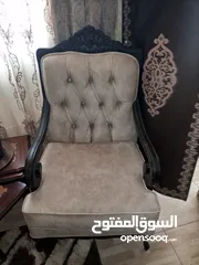  3 مفردتين كنب خشب وقماش بحالة جيدة جداً للبيع بطبربور