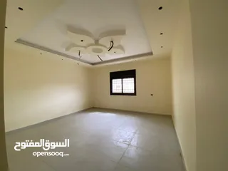  3 شقق طابقيه في المزار الجنوبي