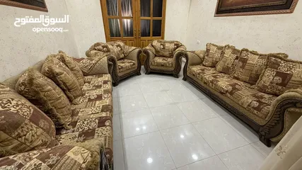  1 طقم كنبايات 8 مقاعد مستعمل بحالة جيدة جدا