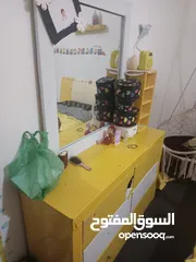  3 خزانة ومكتب وتواليت للبيع