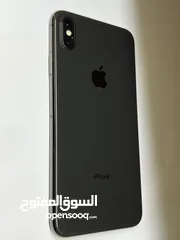  1 ايفون Xs max 64G لون اسود  نسبة البطارية 79%  جميع القطع اصلية وغير مستبدلة  لا يوجد كسور ولا خشوط