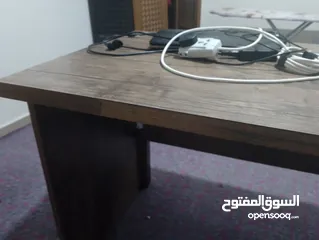  5 طاولة مكتب وكرسي مكتب مع عجلات  بحالة جيدة السعر 50 دينار  عمان الهاشمي الشمالي