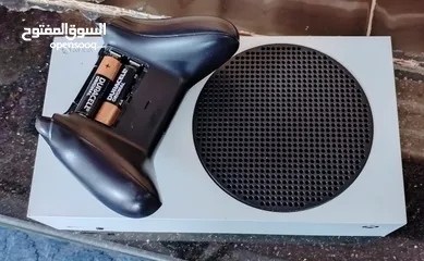  5 Xbox Series S و PS4 Slim للبيع بحالة ممتازة