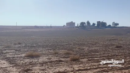  1 ارض للبيع في الموقر لبناء شاليهات أو مزرعة ريفية أو للسكن