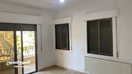  4 الكرسي ـ شقه فارغه مجددة للايجار ـ موقع مميز جدا ـ 180 متر ـ باجره 5500 دينار