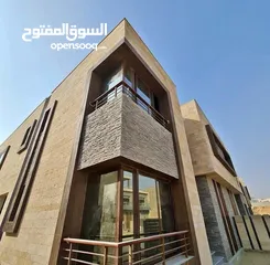  23 امتلك ستاند فيلا فيو مميز جدا في كمبوند نوبل ريزيدنس قلب تاج سيتي دقائق من التجمع والجامعه الامريكيه