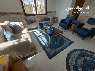  1 طقم صالون بحالة ممتازة جدا شبه جديد واجهزة كهربائية للبيع