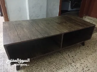  1 طاوله للبيع شبه جديده للبيع ب10 دنانير