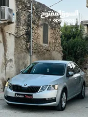  1 سكودا اوكتافيا 2020/19 بحالة الشركة فل فل عدا فتحه وعداد قليل اصلي