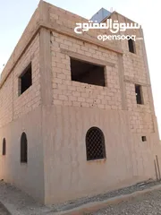  1 بيت مستقل و ارض للبيع المستعجل بداعي السفر  البناء قيد الانشاء ومنطقه كتير هاديه ومريحه