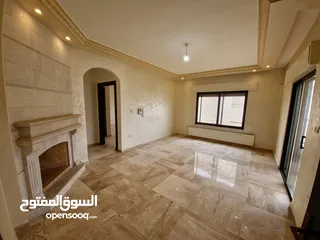  1 شقه فارغه مميزه للايجار في منطقه ام السماق ط3 مساحة 240 متر