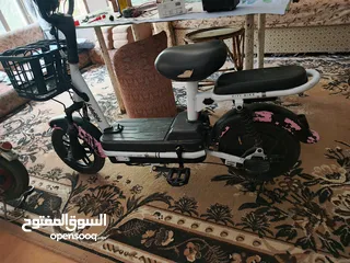  4 بسكليت كهرباء بطاريه بكرتونتها