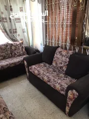  1 طقم كنب 8 مقاعد بحالة ممتازة