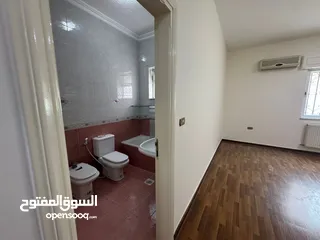  24 شقه مميزه للبيع خلف سوق السلطان