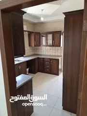  10 شقة للبيع في الجبيهة 140 متر طابق ثاني بناء 2017، صالة وصالون، 3 غرف نوم، حمامين، مطبخ راكب وبرندة