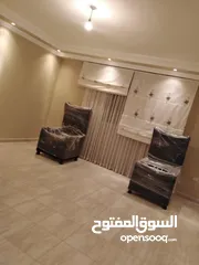  1 كراسي عدد 2 تفصيل وكالة بالجلاتين لم يستخدم خشب وملبس قماش مخمل ملوكي تكلفتهم 600 البيع بأقل سعر الت