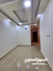  3 شقه جديده طابق ثالث مع غرفه علي السطح ونصف السطح سوبر ديلوكس
