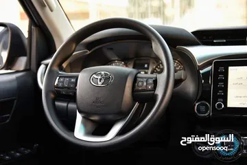  18 موديل 2023 Toyota Hilux لون سلفر اطارات المنيوم