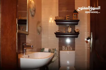  3 شقة مع روف دوبلكس للبيع في حي الصحابة - ref: 14581