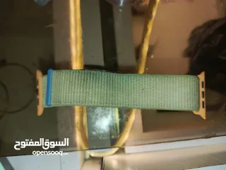  4 عندي ساعة ابل اصلي وسماعات ابل للبيع الساعة شريتها 400 وسماعات 300 شغلات ميه بالميه بدي ابيعهم 350