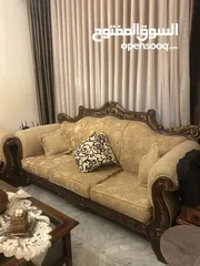  1 كنب زان خشب مصري ثلاثية ثنائية و مفردتين بحالة جيدة جدا مع الطاولات