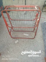  3 تخت حديد ثقيل بنطوي مع فرشة مطلوب 15دينار موجود بالرصيفه