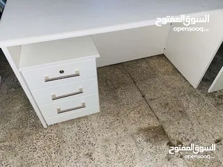  2 مكاتب مكتب