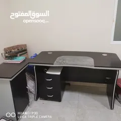  1 مكتب وكرسي