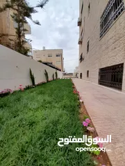  3 شقةللبيع في الصوفيه طابقيه 400 م للبيع مداخل مستقله حديقه 350 م  