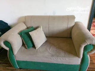  8 كورنر عدد 2 وغرفة نوم وكار سيت وطاولة مطبخ مع كراسي وسجاد وتخت بيبي للبيع بسعر مناسب
