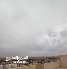  16 شقة فاخرة مع روف فاخر للبيع بسعر مغري