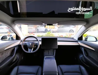  26 تيسلا model 3 2023 بحالة الوكالة ممشى قليل 13 الف ميل لون فيراني مميز