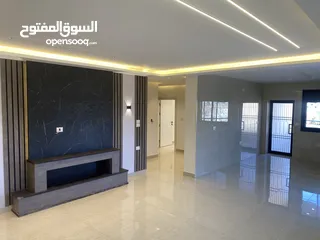  19 شقة مميزه وفاخره - الجبيهه- ام زويتينه-شارع الاردن - بالقرب من مدارس الرواد ومسجد سويلمين- اطلاله