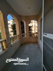  17 شقة مميزه فارغه للايجار في عبدون 240 م