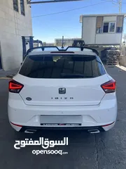  2 سيات ابيزا   ستايل (مش اكسنلس  ) 2019  لون ابيض للبيع فرش اسود  جلد استعمال نظيف و عداد حقيقي