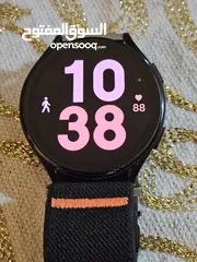  1 ساعة ذكيه من نوع سامسونج جالكسي ووتش 5  بحاله ممتازه مع الشاحنgalaxy watch 5