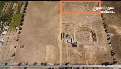 1 قطعة أرض بمساحة 21933 تبعد على الطريق المعبد الرابط بين مثلث الشرطة العسكرية العزيزية 500 متر