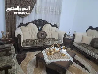  5 طقم كنب 7 مقاعد شبه جديد، خشب ممتاز مع طاولات للبيع
