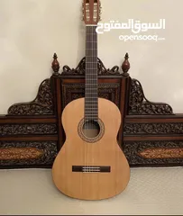  1 Yamaha c40 classical guitar