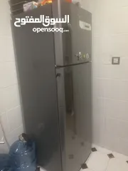  1 Refrigerator 2 door whirlpool