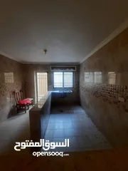  5 شقة مميزة جداً للبيع مساحة 150م طابق شبه الارضي مع ترس عدد 2 تصلح تنقسم إلى شقتين / ضاحية الياسمين