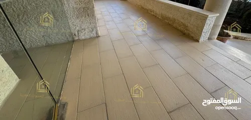  2 شقة مميزة - خلدا - 4نوم 1ماستر - 300م داخلي - ارضية مع ترسات وحديقة بمساحة 400م - قرب الخدمات