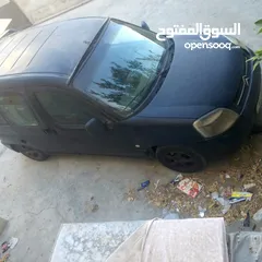  1 سياره فان برلنجو 2006 سوداء