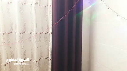  1 بردايه لون خمري قماش ثقيل كامله مع الجسر ولا غلطه بحاله ممتازه عدد واحد فقط