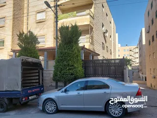  1 شقة أرضية سوبر ديلوكس مع ترس وكراج خاص منطقة جميله وقريبة من الأسواق والخدمات 3 مداخل