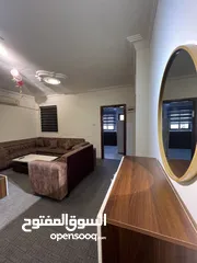  1 شقه مفروشه اثاث شبه جديد خلف ارابيلا مول مكيفه قريبه من جميع الخدمات والمولات