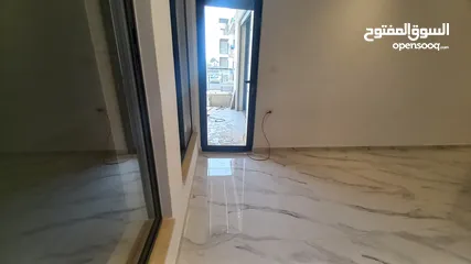  2 شقه فارغه للإيجار  طريق المطار حي الصحابه