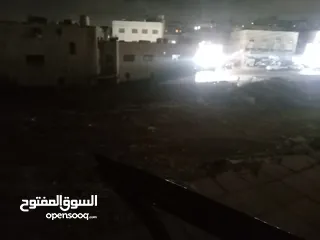  3 شقه طابق كامل مساحه 141متر ثاني مكونه من ثلاث  غرف نوم وحماميين وتوابعهم واجهتين حجر وماسس تدفيه