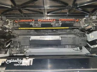  8 طابعه ليزر بدون حبر hp جديد مستخدم اسبوع ما بلزمك حبر ابدا بس حط وراقك وطبع فيها بلوتوث وسلك كل شي